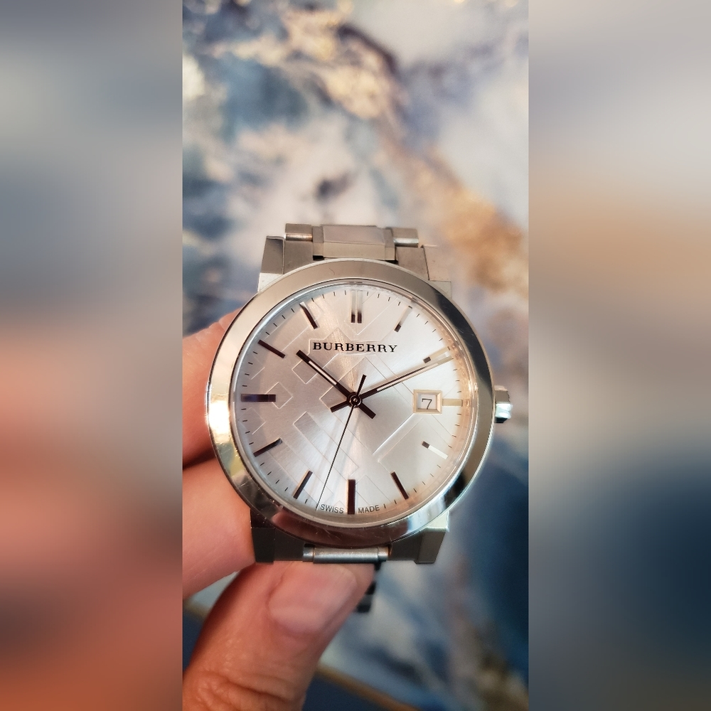 Burberry Stainless Steel Watch BU9000, EUC! Beautiful. - Picture 11 of 11